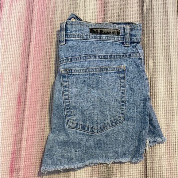 Jean shorts cute for a warm fall 🍁 - Picture 2 of 3